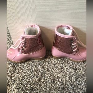 Toddler boot. Size 6.